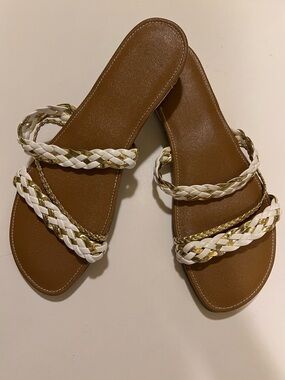 WOMEN’S BRAIDED SANDALS.